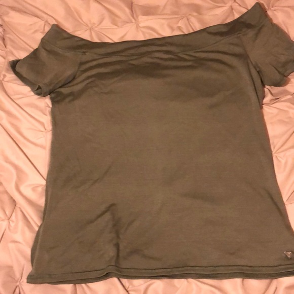 Guess Tops - Off the shoulder shirt sleeve tee shirt Guess Tops - Off the shoulder shirt sleeve tee shirt